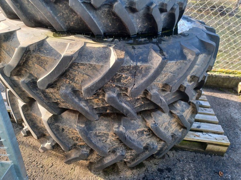 Valtra Pflegeräder 320/85R28 380/85R38