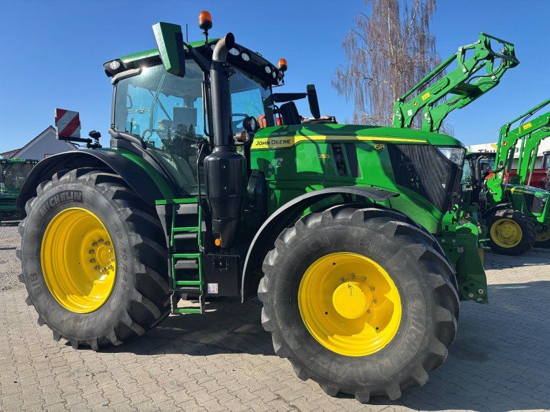 John Deere 6R 250