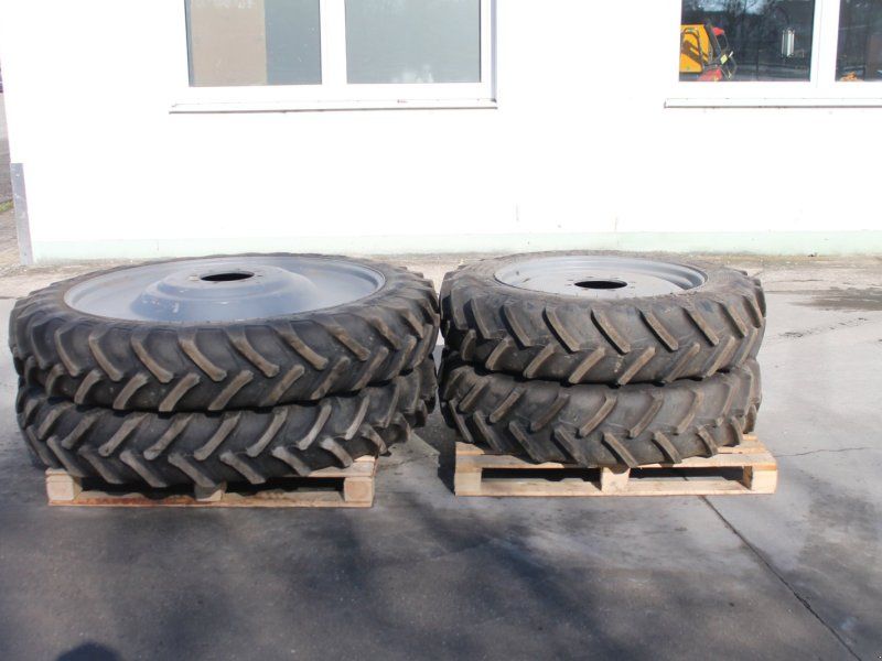 BKT 270/95 R32 + 270/95 R48