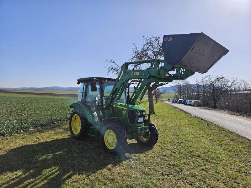 John Deere 5050 E Frontlader