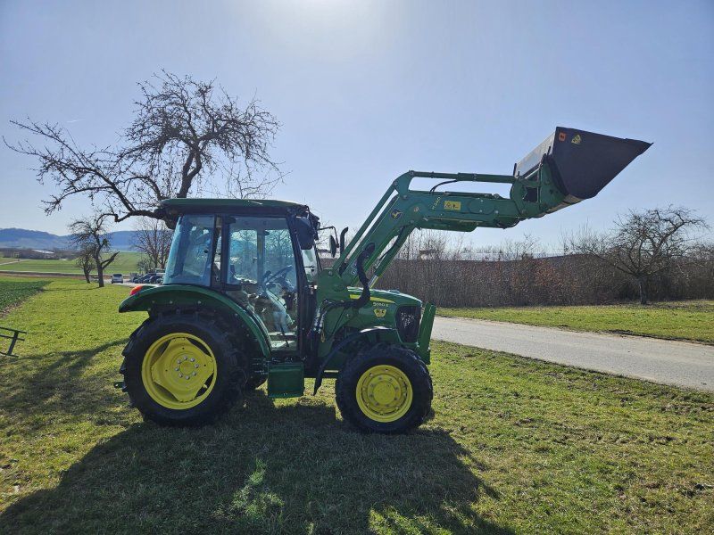 John Deere 5050 E Frontlader