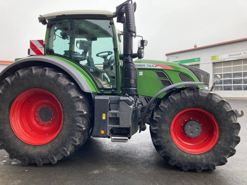 Fendt 724 Vario S4 Profi Plus