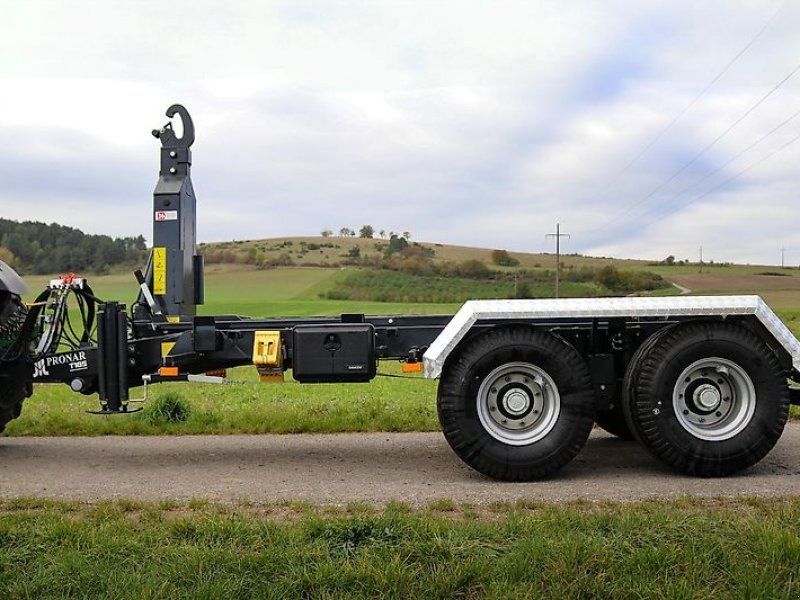 Pronar T 185 Hakenanhänger 15 to Boogie-Fahrwerk