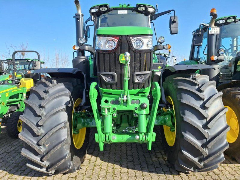 John Deere 6M 200