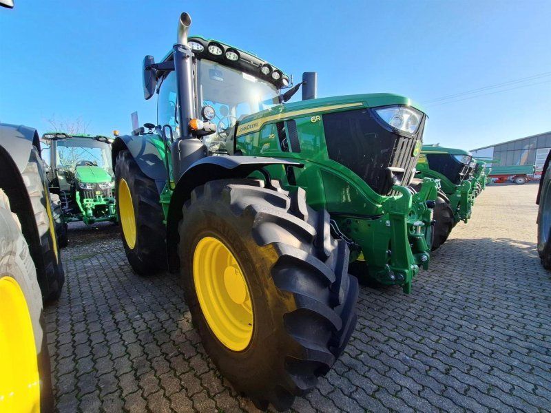 John Deere 6R 215