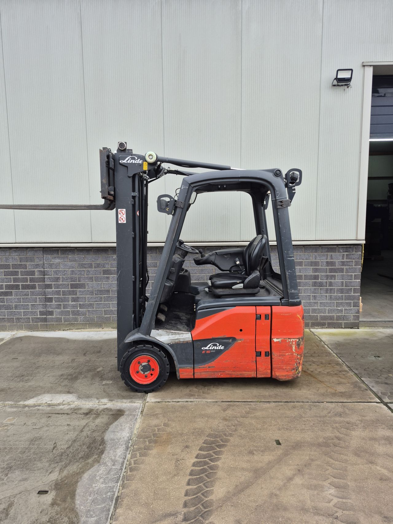 Linde E16C-02 bj 2014 triplex freelift sideshift 4.620 mm