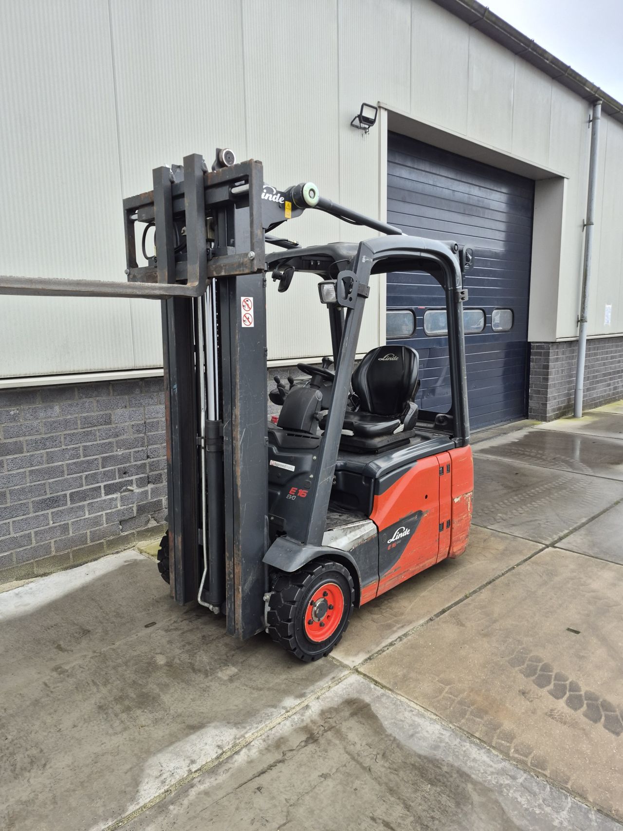 Linde E16C-02 bj 2014 triplex freelift sideshift 4.620 mm