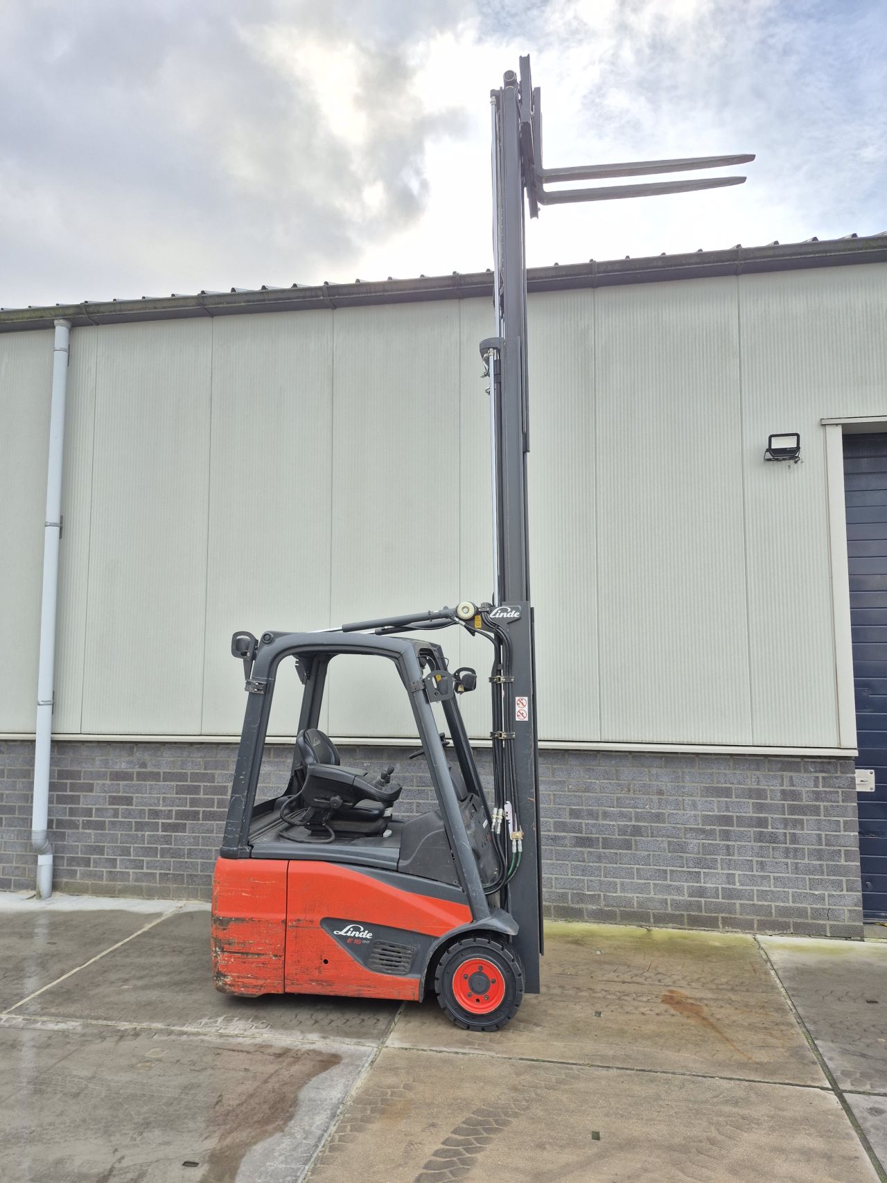 Linde E16C-02 bj 2014 triplex freelift sideshift 4.620 mm