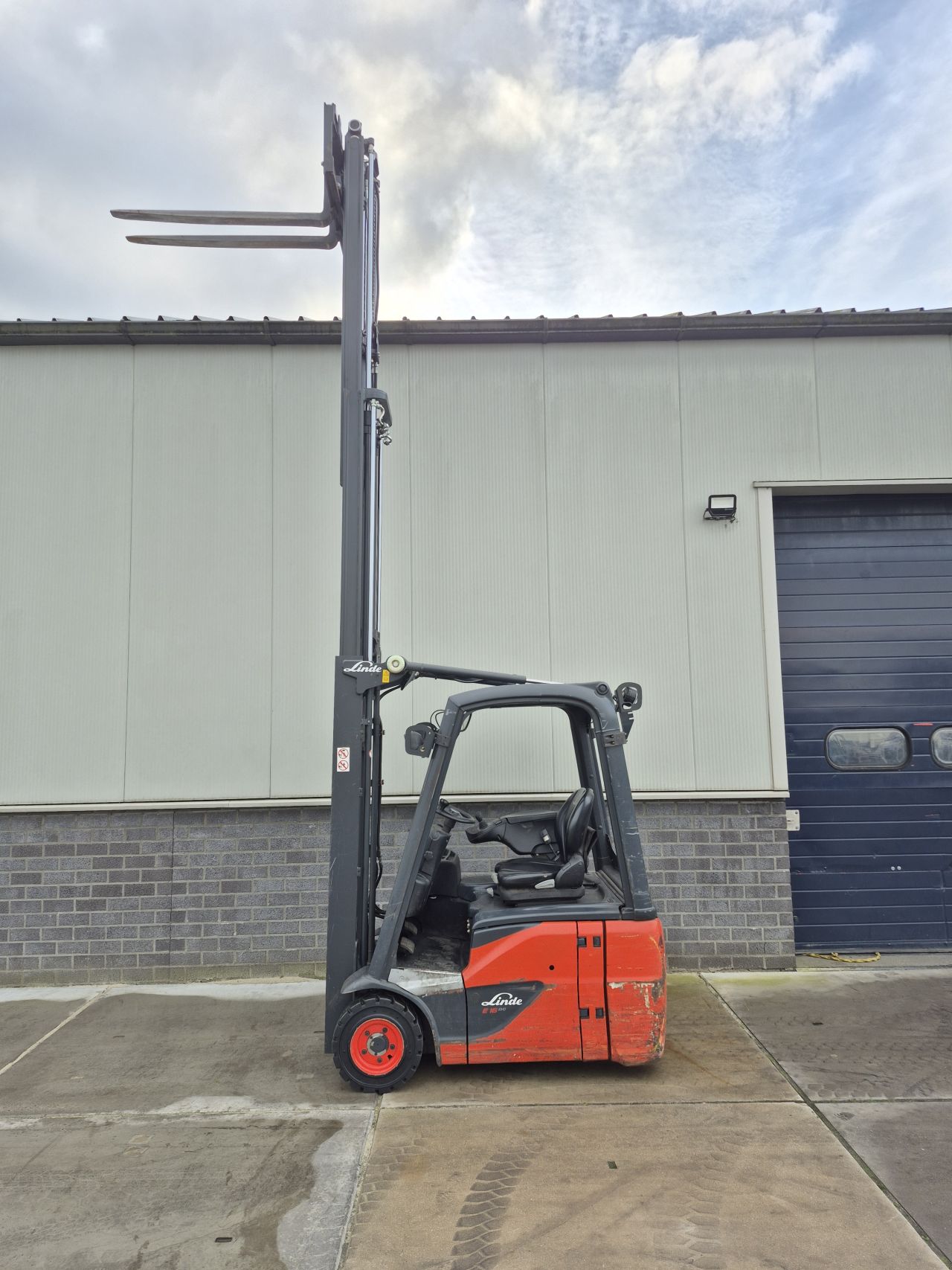 Linde E16C-02 bj 2014 triplex freelift sideshift 4.620 mm