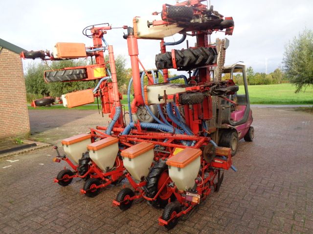 Becker 8 rijige maiszaaier