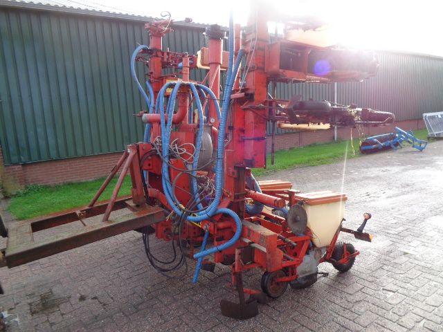 Becker 8 rijige maiszaaier