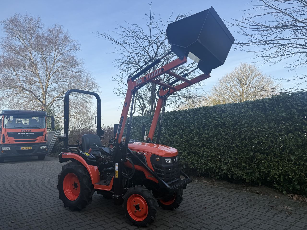 Hinomoto HM3020 mit Frontlader