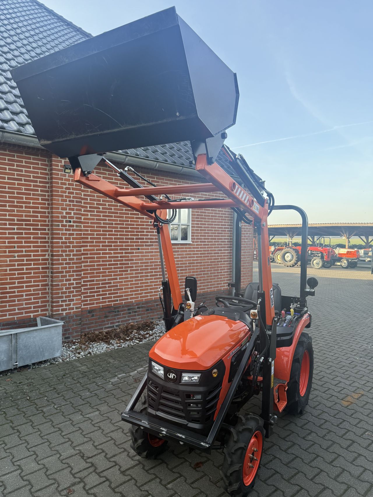 Hinomoto HM3020 mit Frontlader