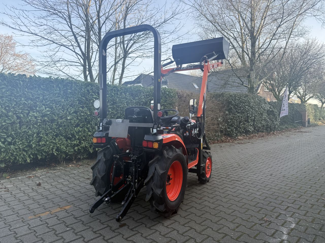 Hinomoto HM3020 mit Frontlader