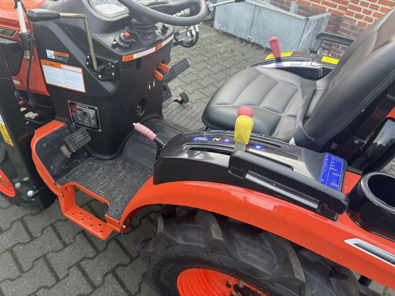 Hinomoto HM3020 mit Frontlader