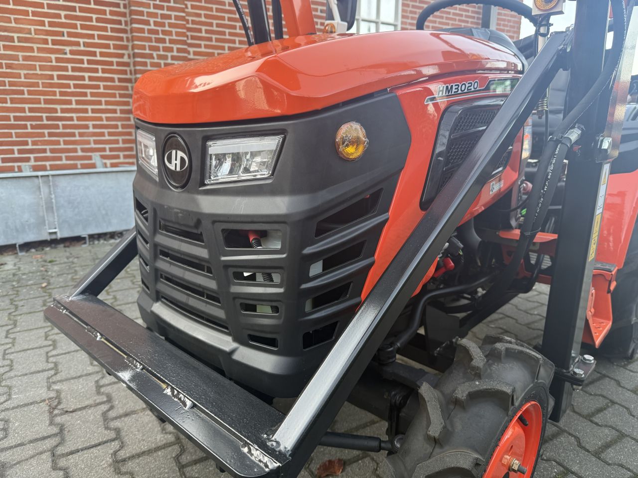 Hinomoto HM3020 mit Frontlader