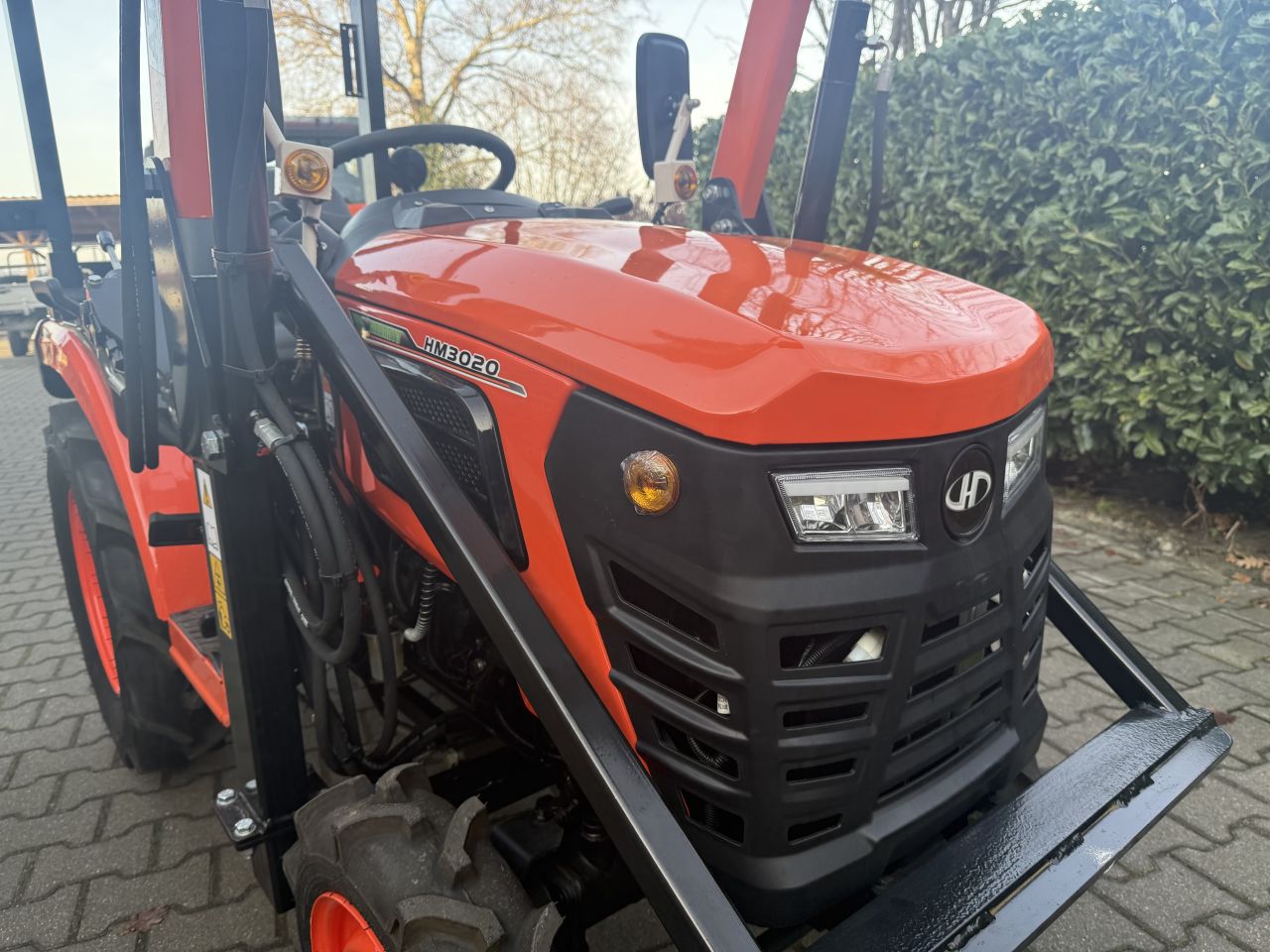 Hinomoto HM3020 mit Frontlader