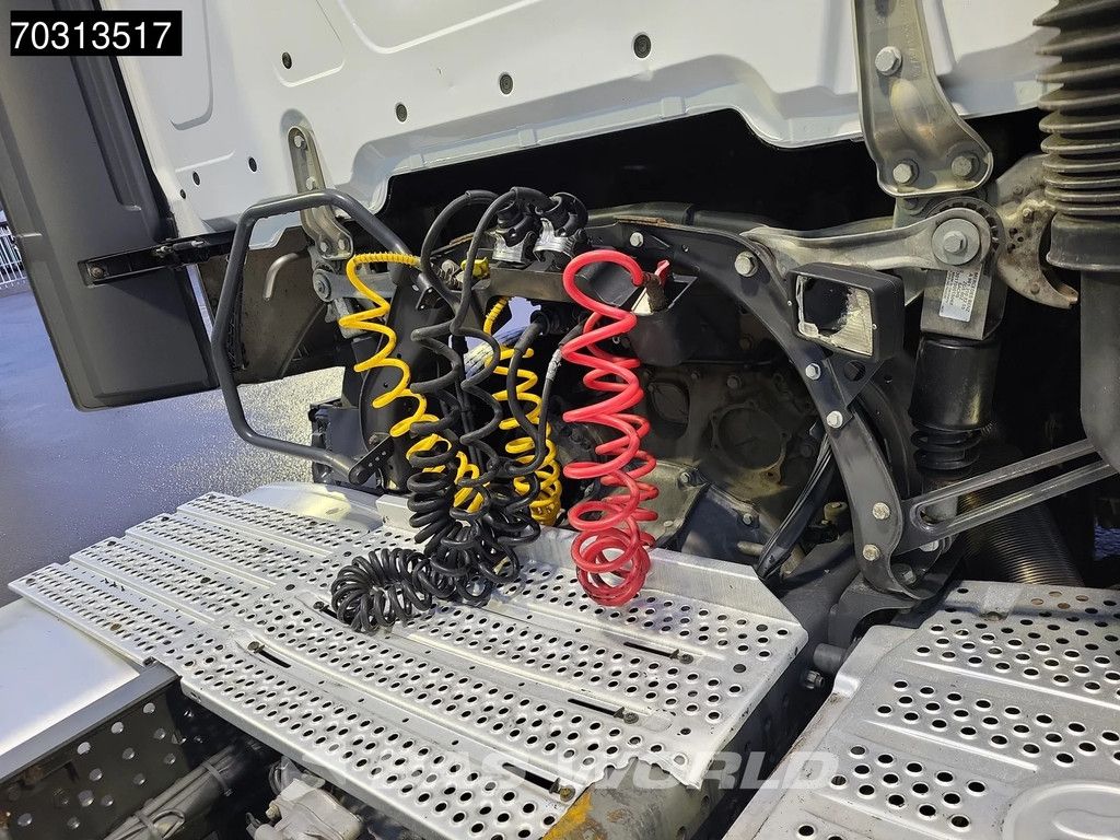 Mercedes Actros 1845 4X2 Bigspace Lowdeck Mirrorcam 2x Tank