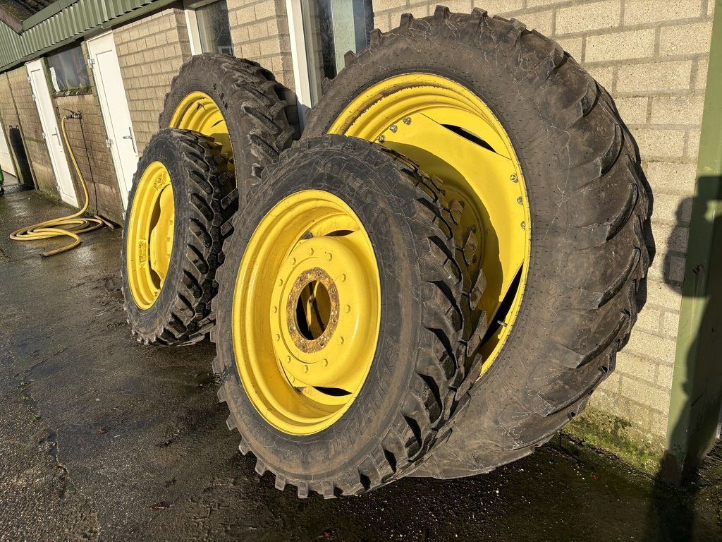John Deere 300/95R46 en 270/95R32