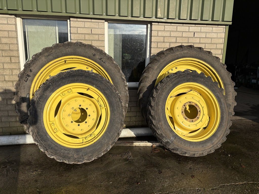 John Deere 300/95R46 en 270/95R32