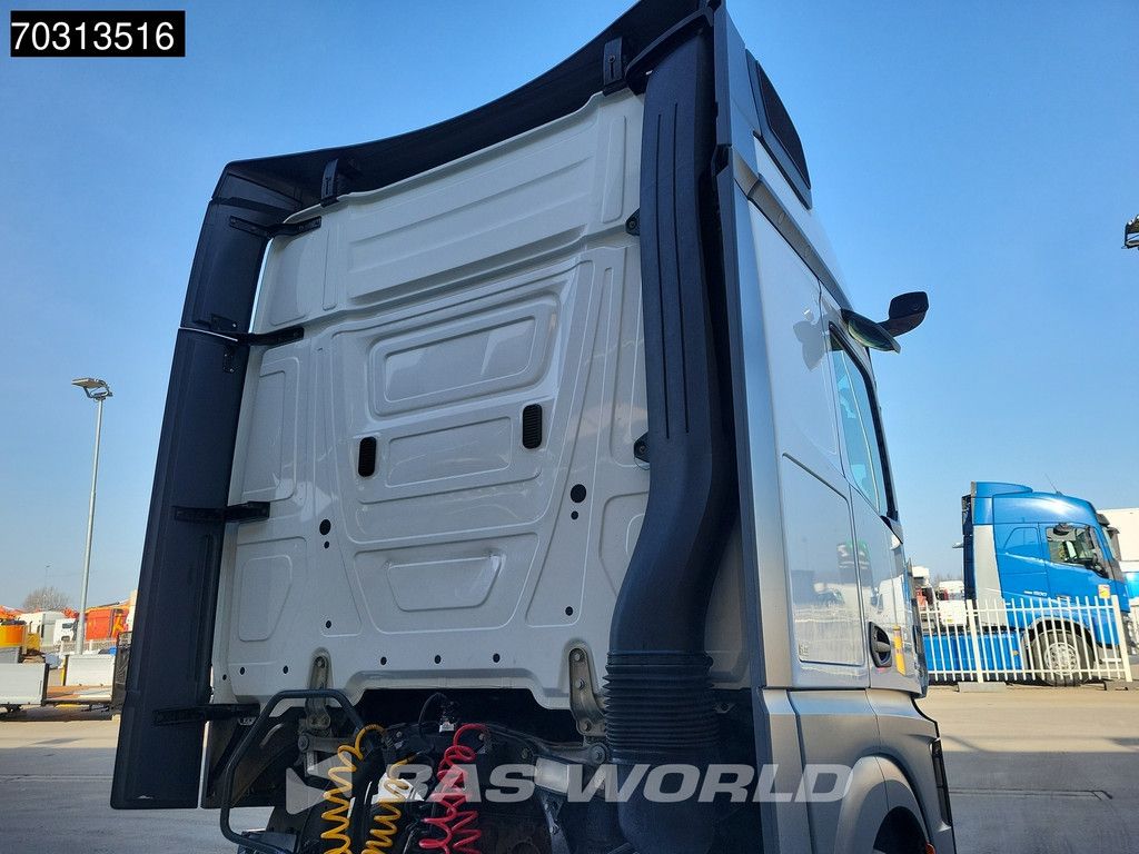 Mercedes Actros 1845 4X2 Bigspace Lowdeck Mirrorcam 2x Tank