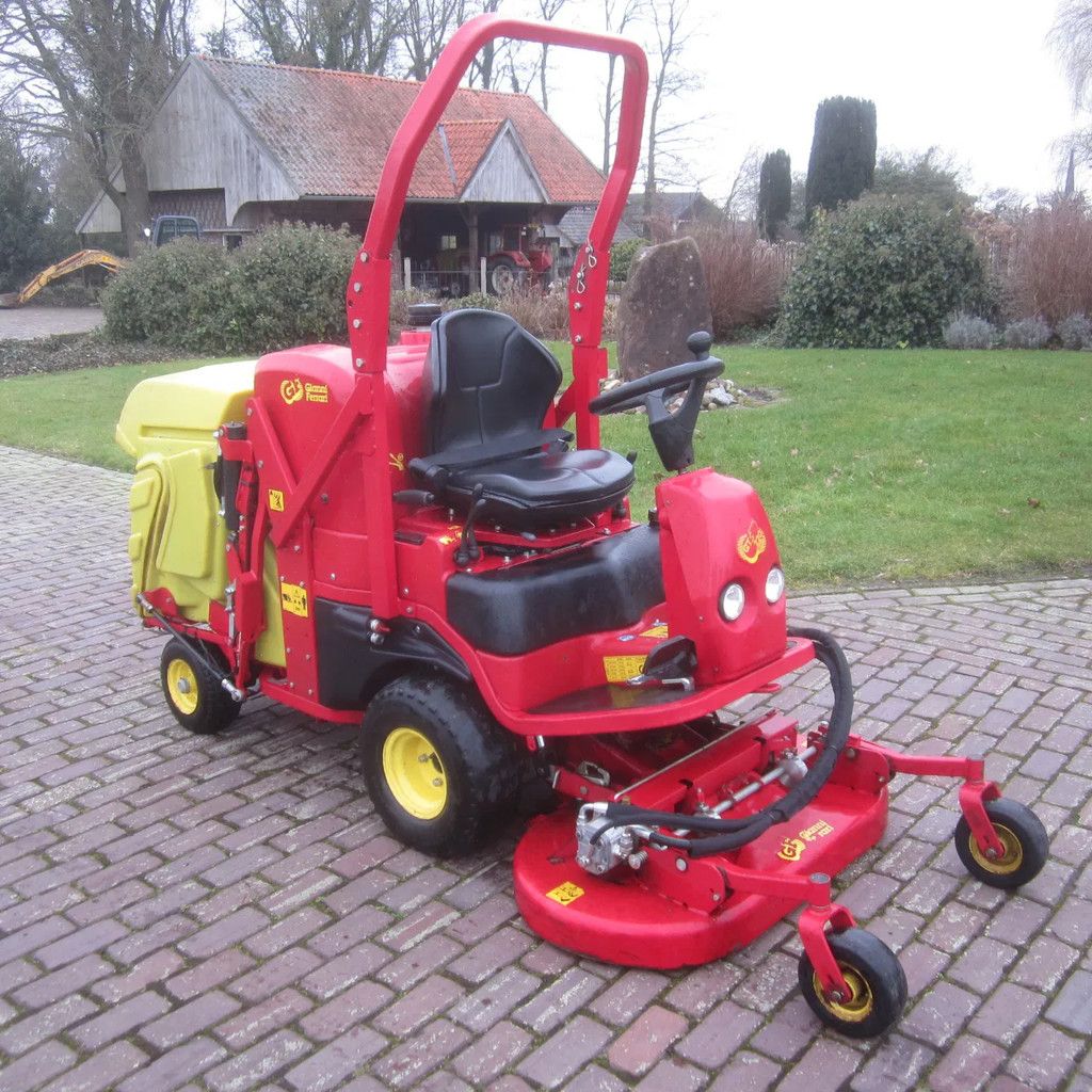 Gianni Ferrari GTS 220 Zitmaaier, werktuigdrager, cirkelmaaier.