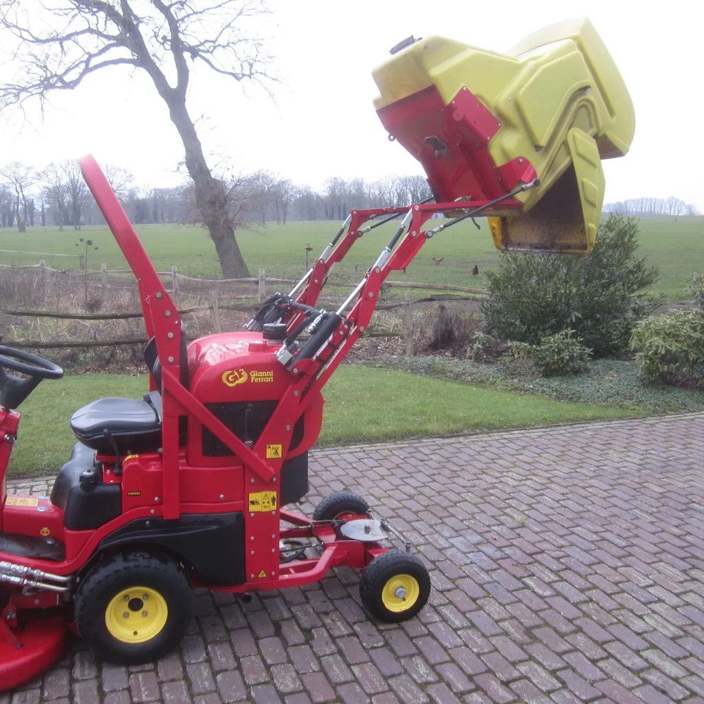 Gianni Ferrari GTS 220 Zitmaaier, werktuigdrager, cirkelmaaier.