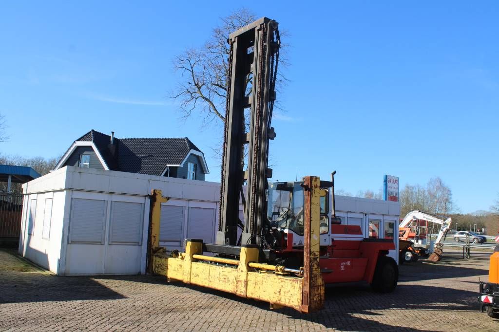 Kalmar DCD 160-12 empty container handler