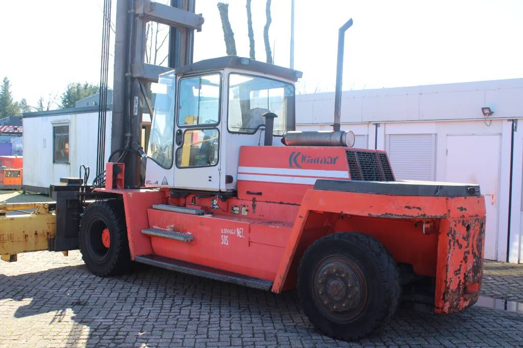 Kalmar DCD 160-12 empty container handler