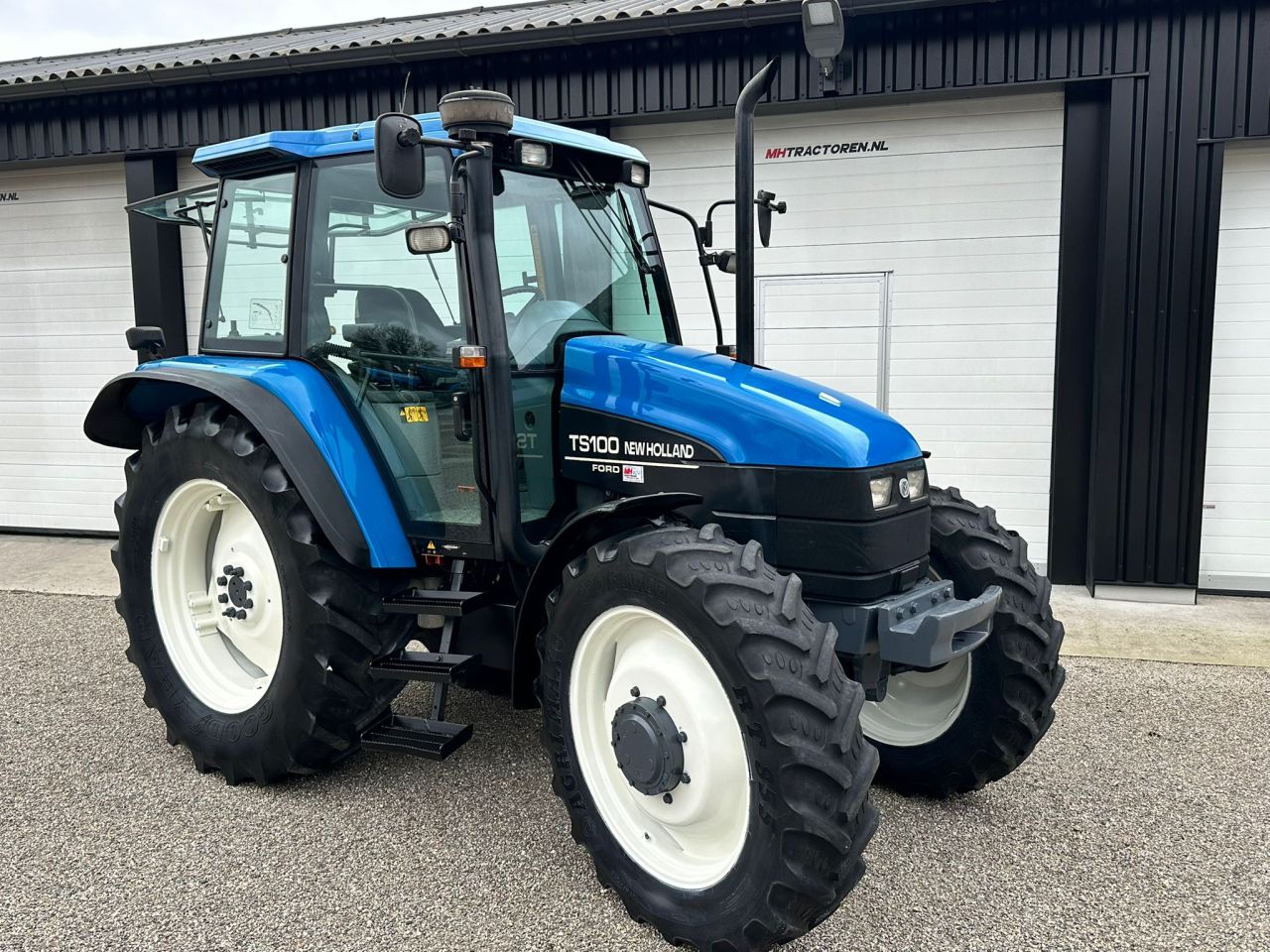 New Holland TS 100