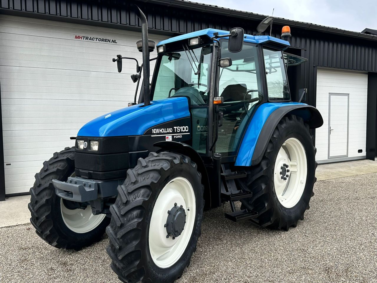 New Holland TS 100