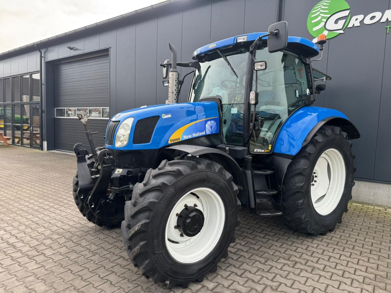 New Holland T6060
