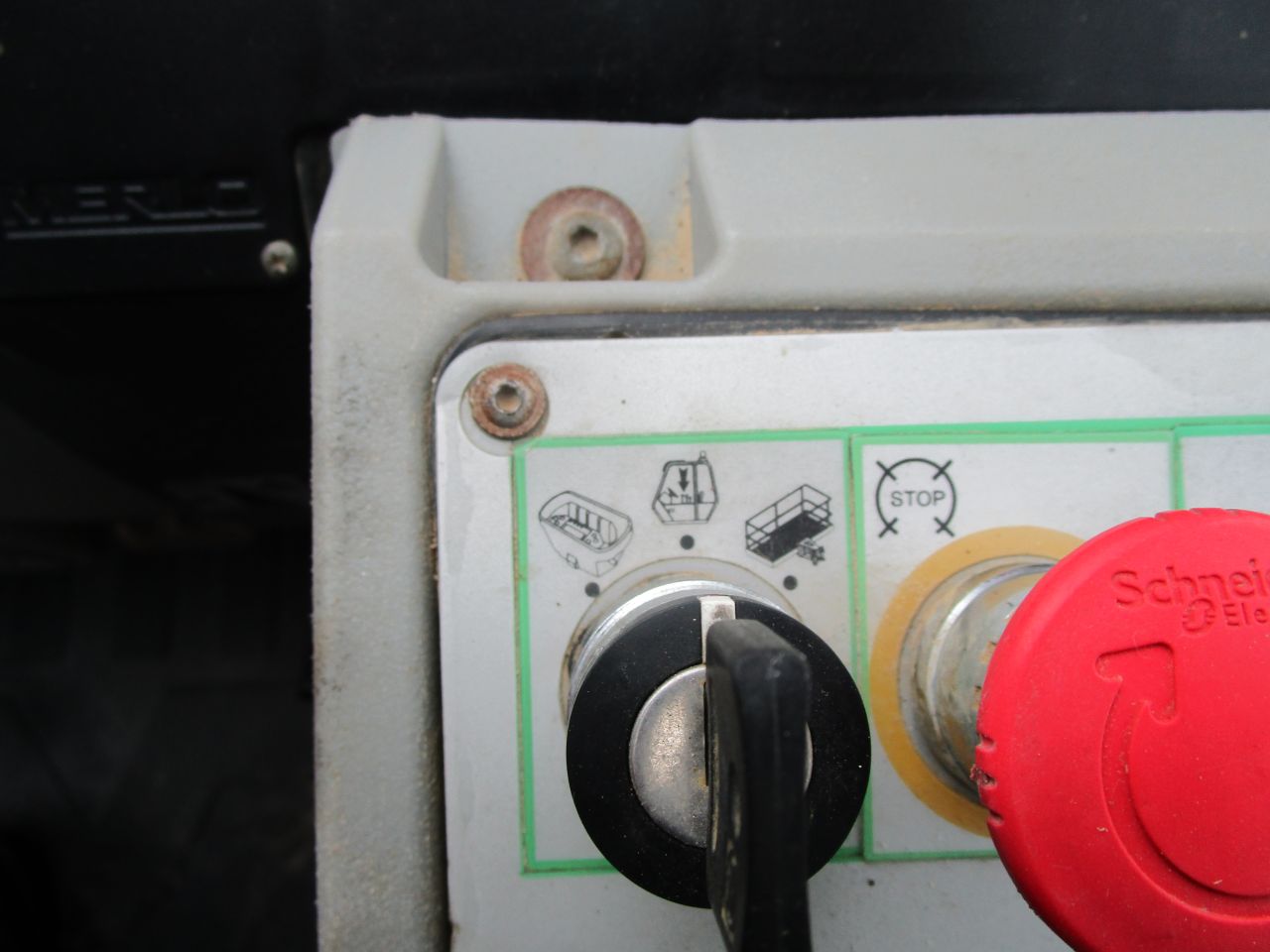 Merlo 40.17 plus 100 pk !!!!!! 3900uur werkbak bedediening