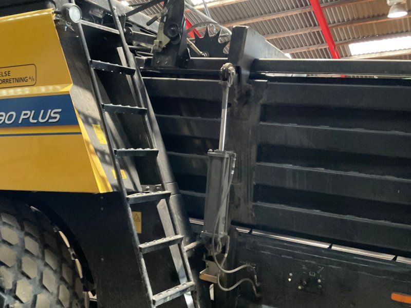 New Holland BB9090 PLUS Med Vogn