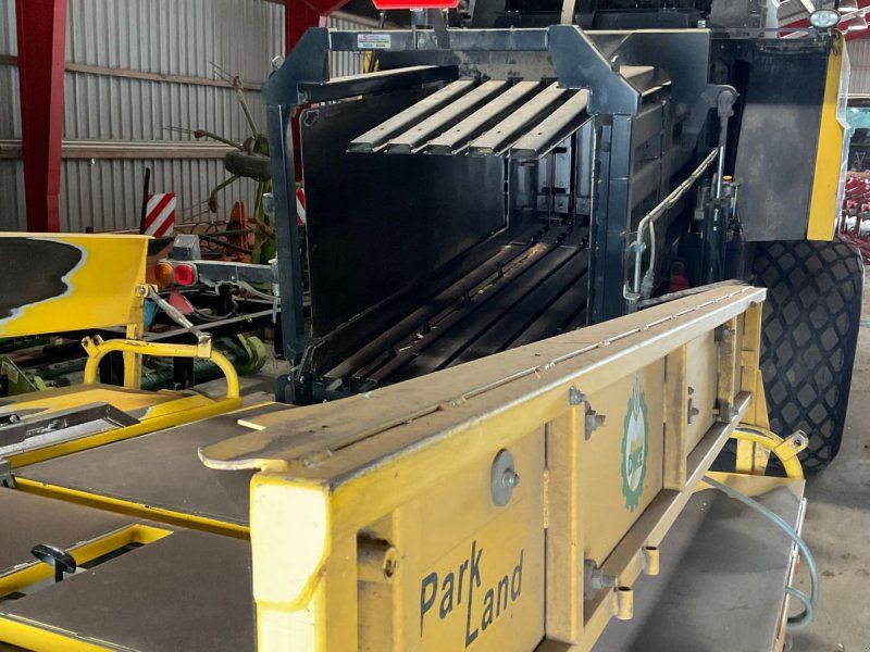 New Holland BB9090 PLUS Med Vogn