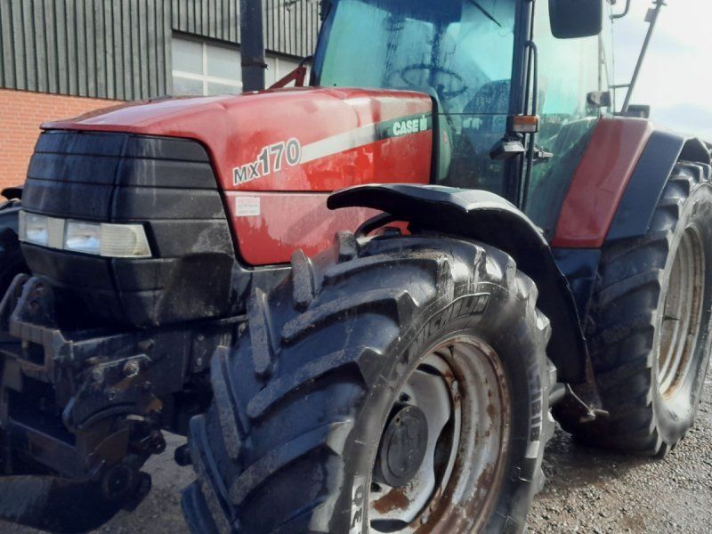 Case IH MX 170 med affjdret foraksel og original frontlift MX 170