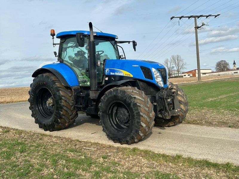 New Holland T7070