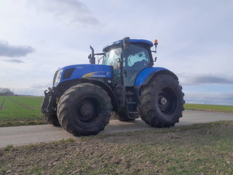New Holland T7070