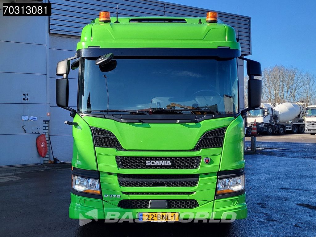 Scania P370 4X2