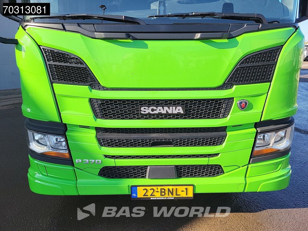 Scania P370 4X2