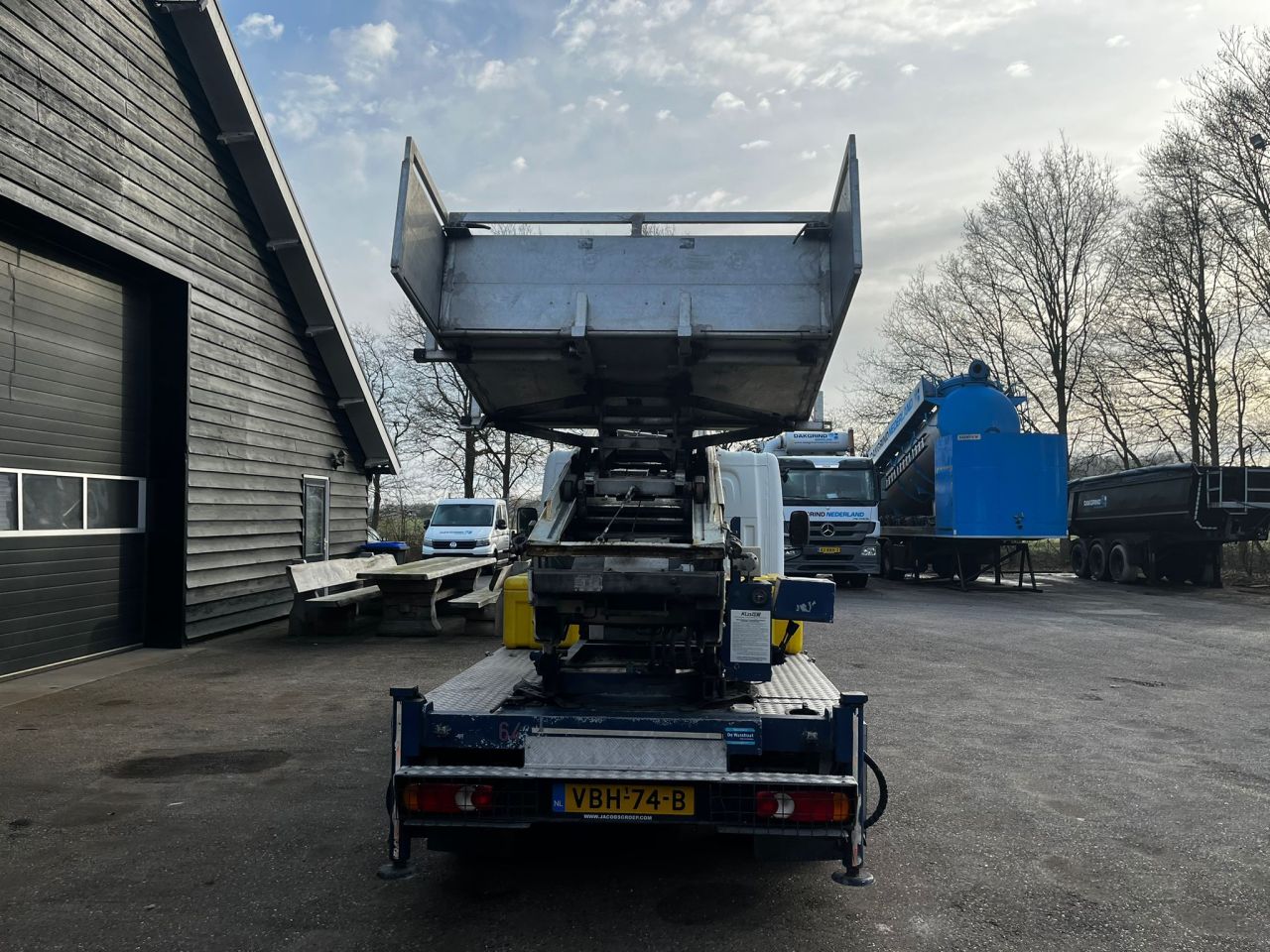 Nissan Cabstar ladderlift