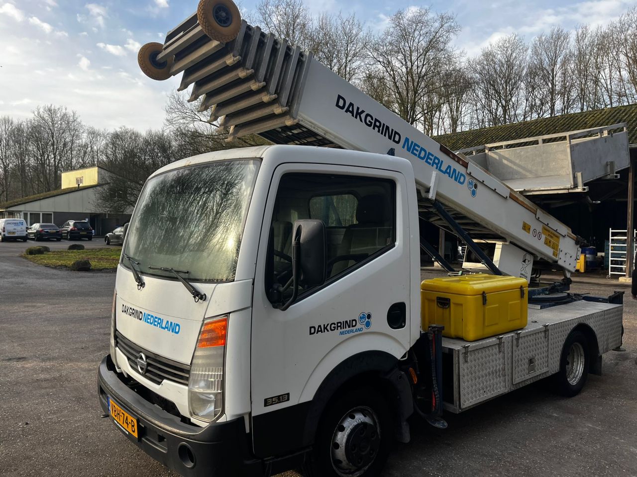Nissan Cabstar ladderlift