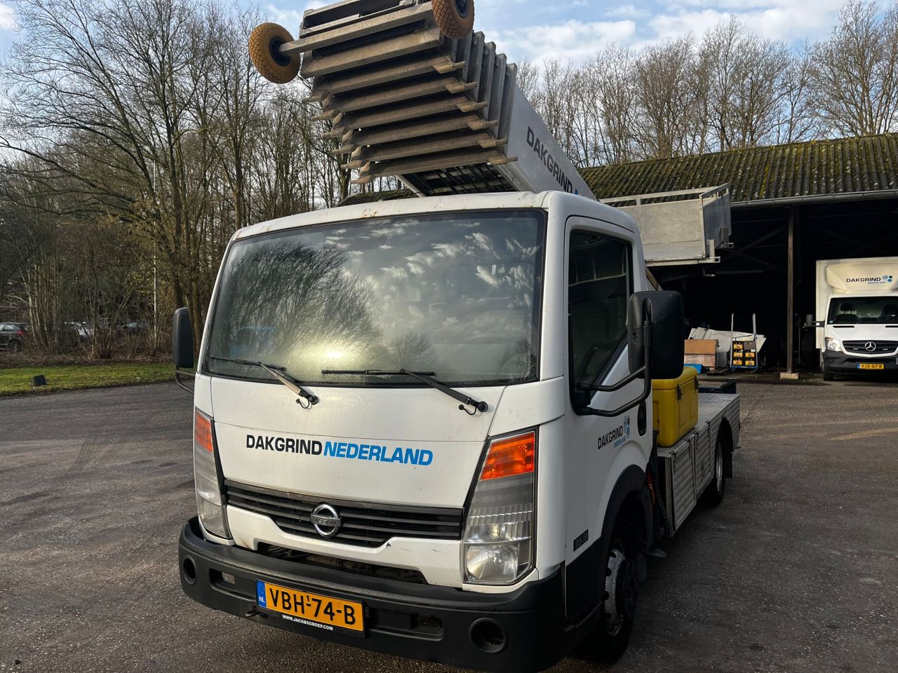 Nissan Cabstar ladderlift