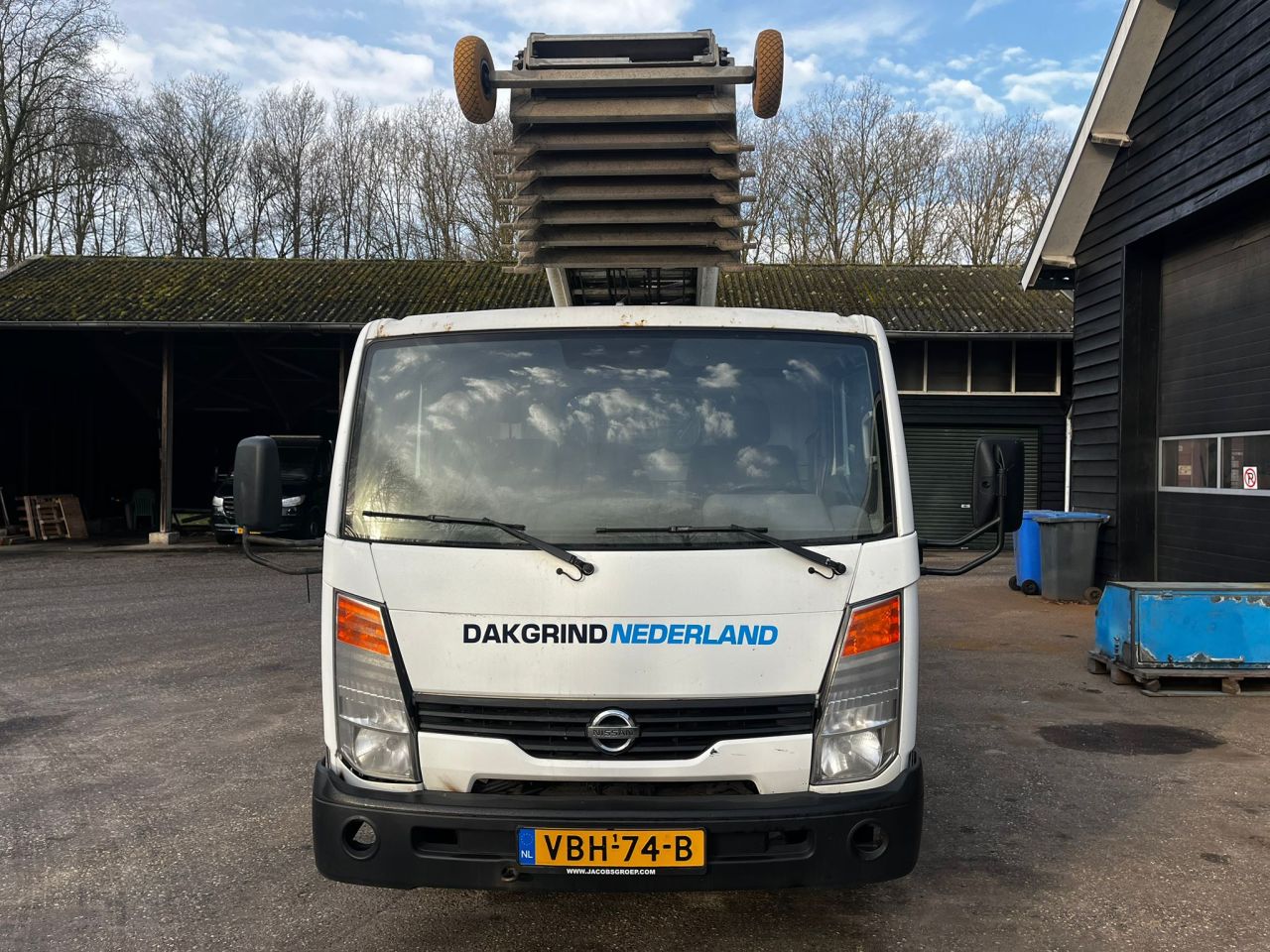 Nissan Cabstar ladderlift