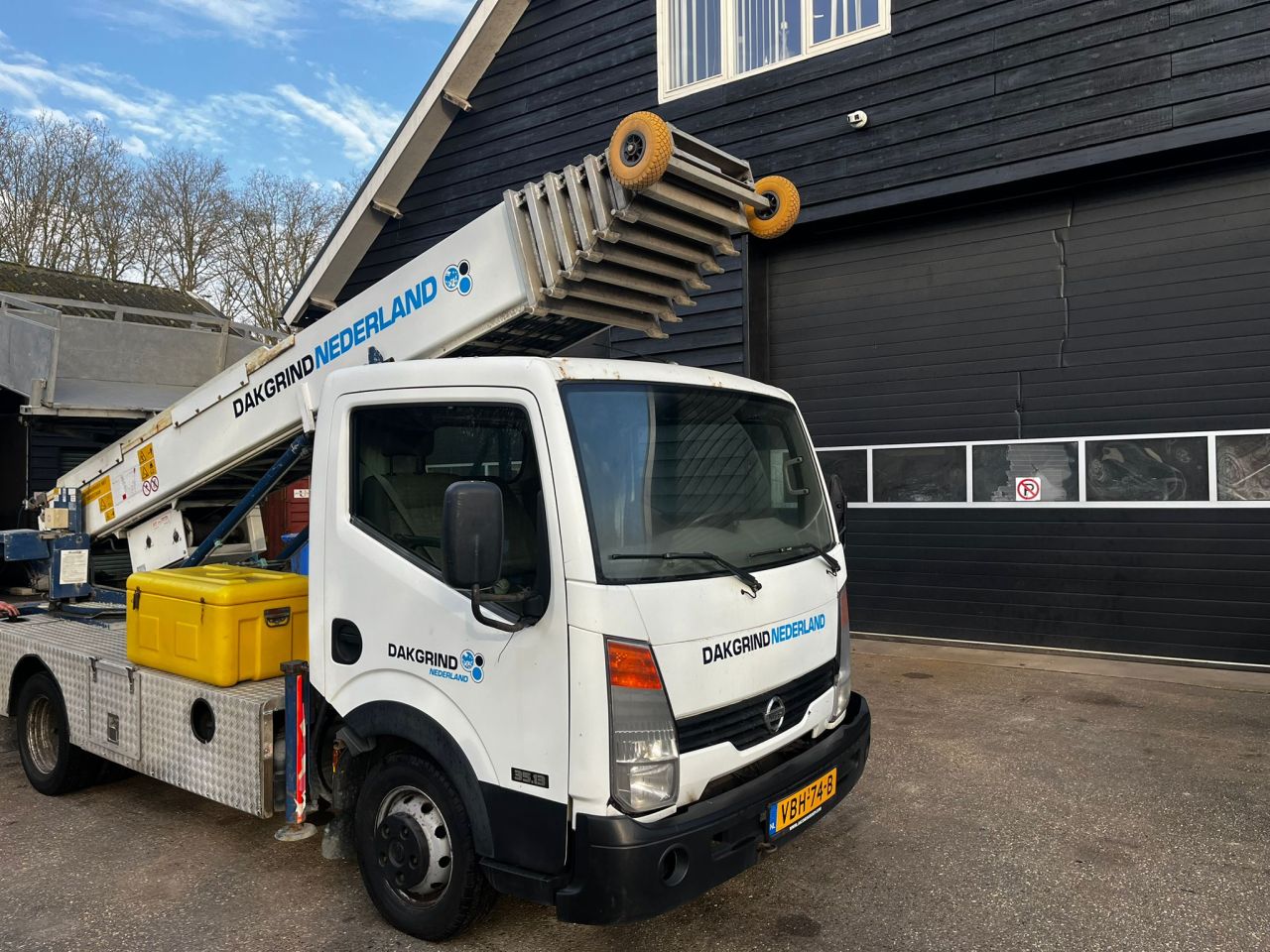 Nissan Cabstar ladderlift