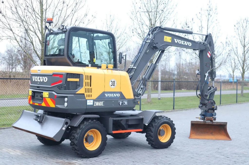 Volvo EW60E | 117 HOURS | ROTOTILT + GRIPPER | BUCKET | 30 KM/H