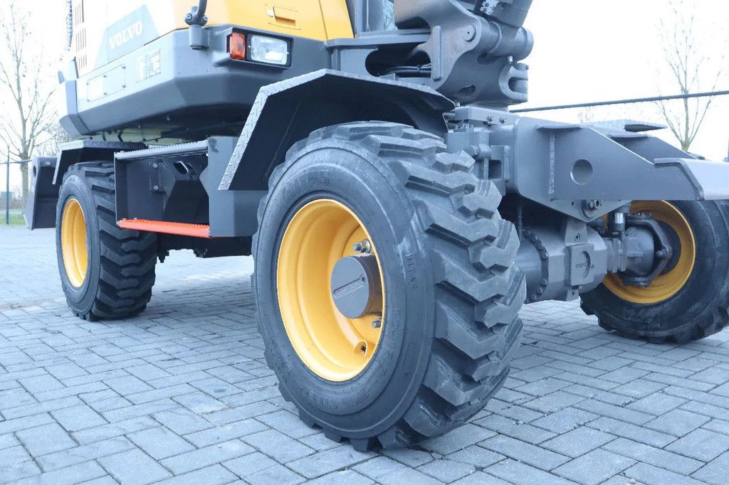 Volvo EW60E | 117 HOURS | ROTOTILT + GRIPPER | BUCKET | 30 KM/H