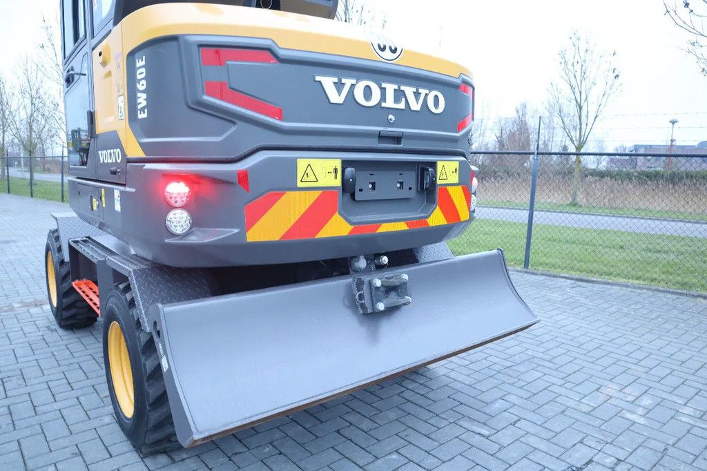 Volvo EW60E | 117 HOURS | ROTOTILT + GRIPPER | BUCKET | 30 KM/H