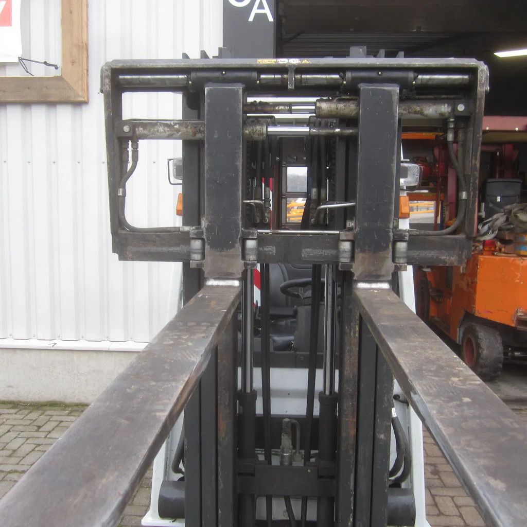 Nissan L16Q, elektrisch, triplex, side shift, vorkverstelling.