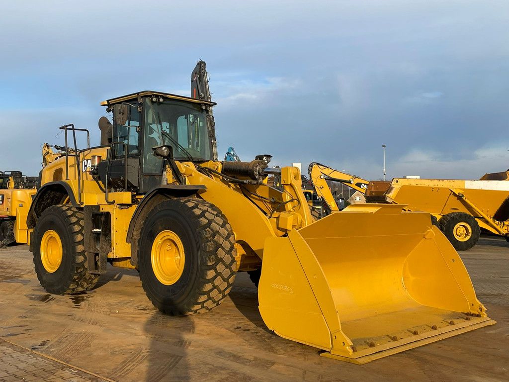 Caterpillar 972M XE - CE / new tires / new bucket edge